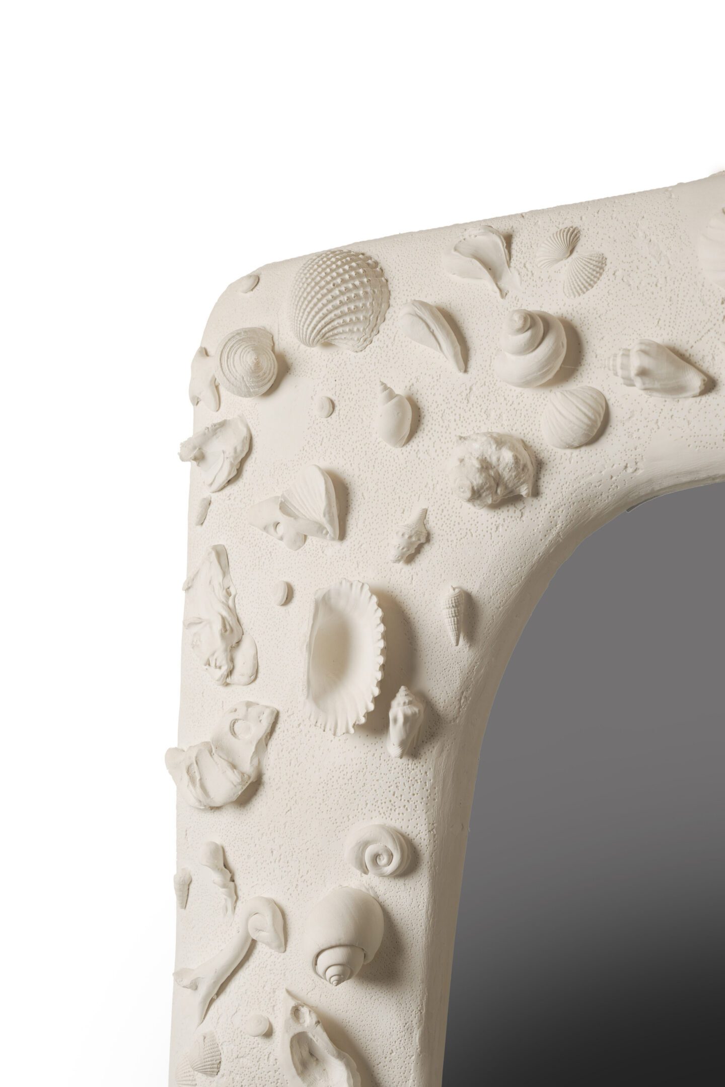 White seashell-embossed mirror frame corner